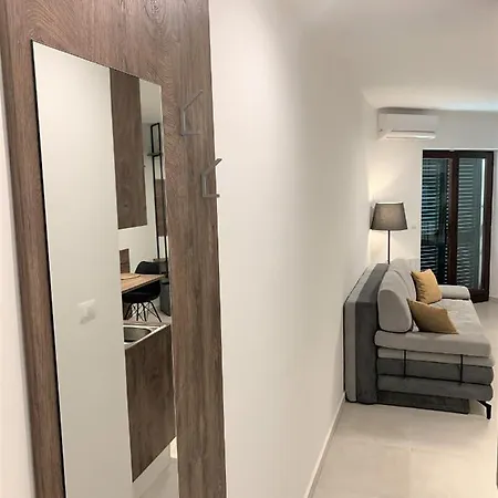 Fani - In تروغير