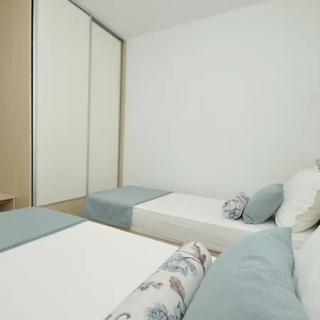 Fani - In Apartment