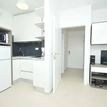 Appartement Fani - In *