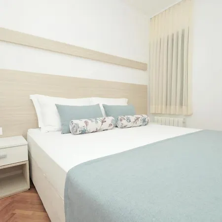 Fani - In Apartment *