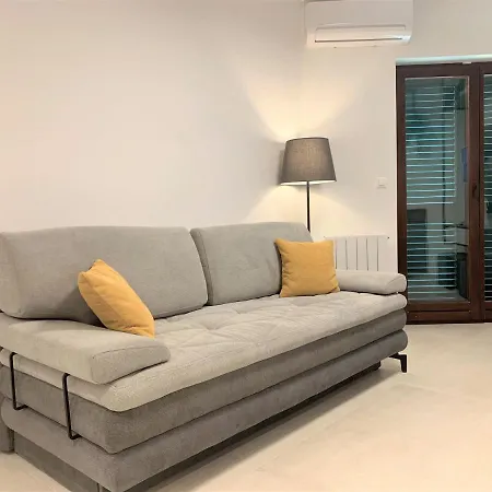 Fani - In 아파트 트로기르