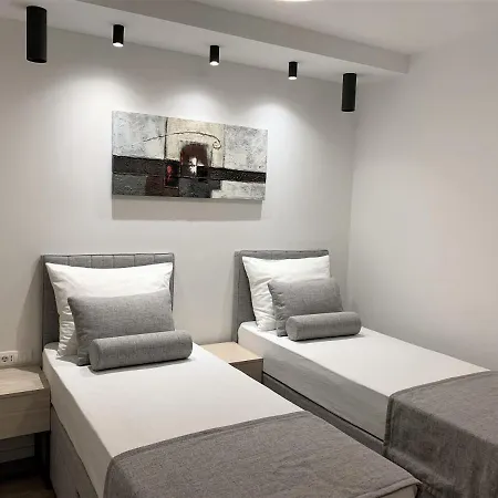 Fani - In 트로기르