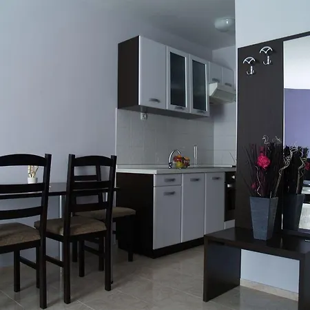 Apartament Fani - In *