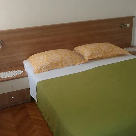 Fani - In Трогір