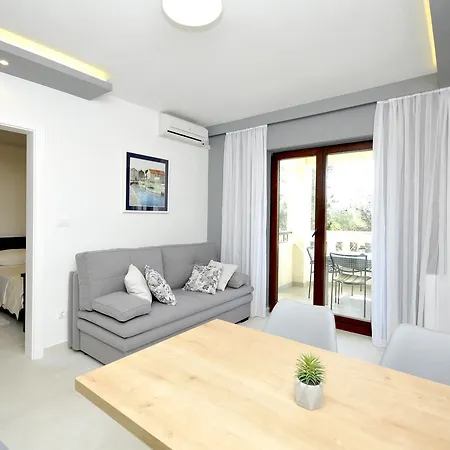 Apartament Fani - In